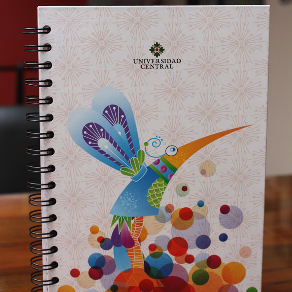 <span class='amarillo'>Cuadernos,</span> agendas y libros
